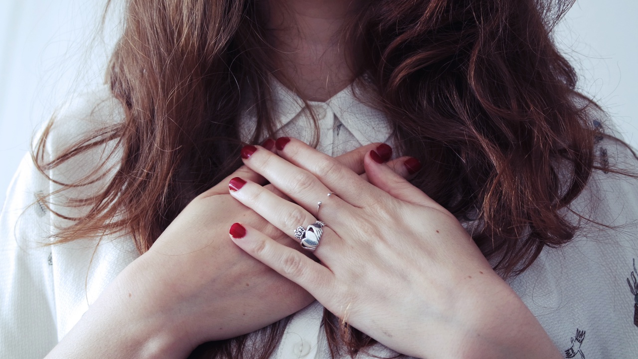 女性が好意を示すときの心理は？しぐさを見ればすぐわかる
