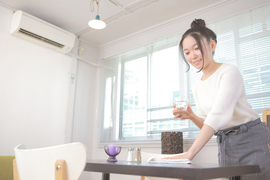 カフェの店員